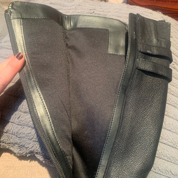 Classic Black Leather and Buckle Boot - BRAND NEW - Picture 11 of 14